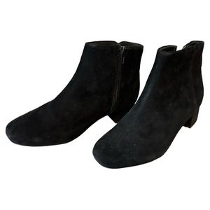 Clarks Women’s Black Suede Ankle Booties 6.5